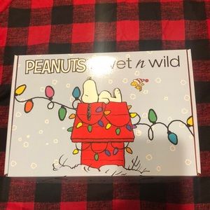 Wet N Wild Peanut Collection Peanuts Collection Box